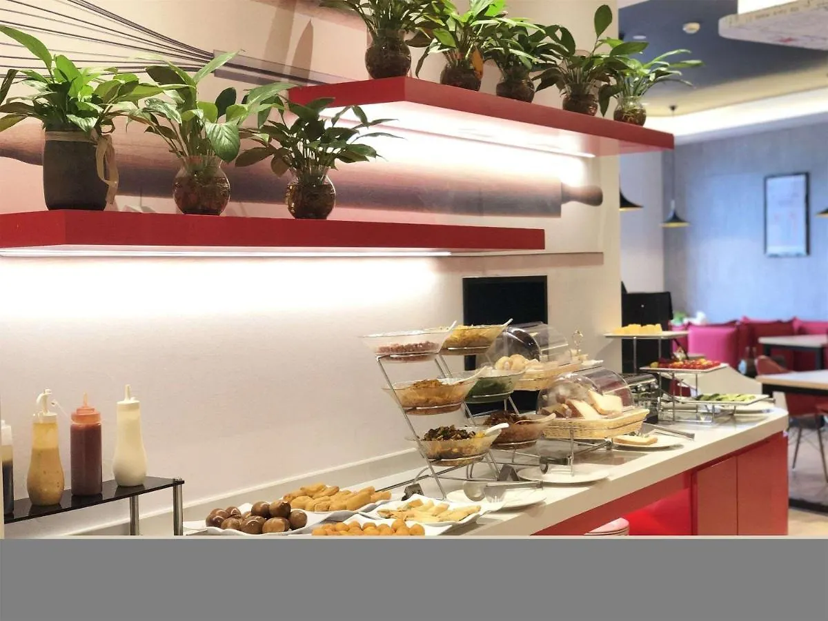 Ibis Shanghai Hongqiao Transport Hub Qibao Hotel 0*,